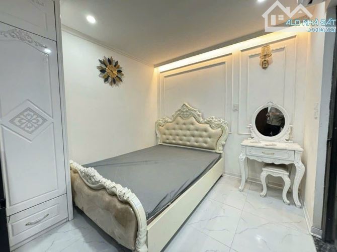 BÁN NHÀ QUAN HOA CẦU GIẤY DT 130M 7 TẦNG 30P CHO THUÊ DOANH THU ~2 TỶ/NĂM GIÁ CHỈ 40 TỶ