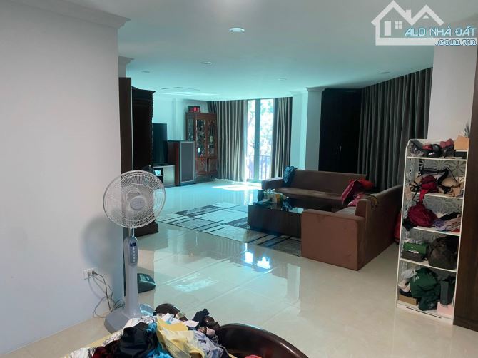 Siêu Phẩm Hàm Cá Mập Mặt Hồ Tây lô Góc 3 Mặt Phố 4 Tầng 340M2 330 Tỷ