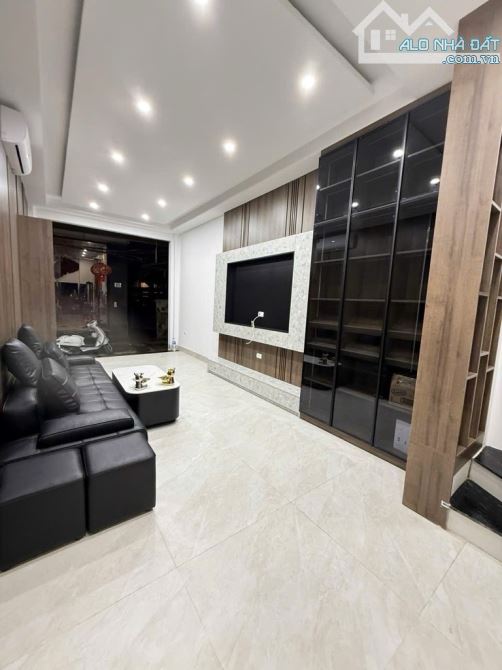 Bán nhà Trần Khát Chân, 6 tầng thang máy full nội thất ở ngay, sau quy hoạch ra mặt phố.