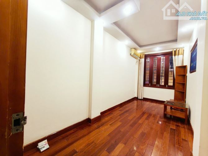 CỰC HIÊM-NHÀ LÒ ĐÚC 4PN NHỎ XINH 18M2, SÁT OTO, GẦN PHỐ CHỈ 4,55TỶ VỀ Ở NGAY