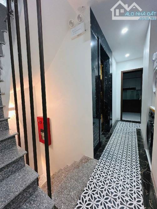 Bán CCMN 65m2 Nguyễn Đức Cảnh, 6 tầng tm 13 pkk. dòng tiền 70tr/tháng