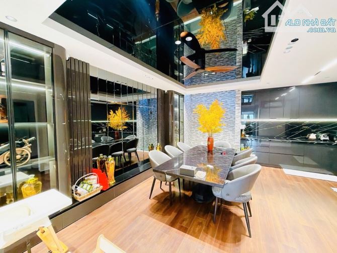 Bán toàn nhà văn phòng khu phân lô Lạc Trung 70m2, 8T thang máy, mặt tiền 5.4m giá 29.8 tỷ