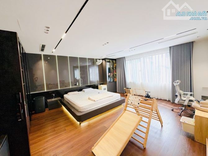 Bán toàn nhà văn phòng khu phân lô Lạc Trung 70m2, 8T thang máy, mặt tiền 5.4m giá 29.8 tỷ