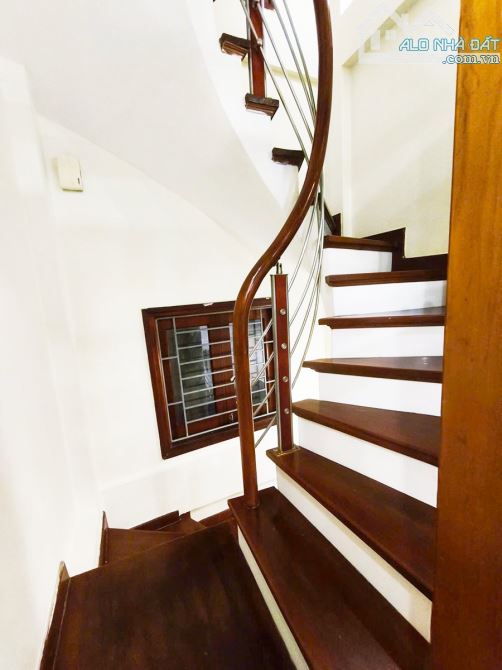 CỰC HIÊM-NHÀ LÒ ĐÚC 4PN NHỎ XINH 18M2, SÁT OTO, GẦN PHỐ CHỈ 4,55TỶ VỀ Ở NGAY