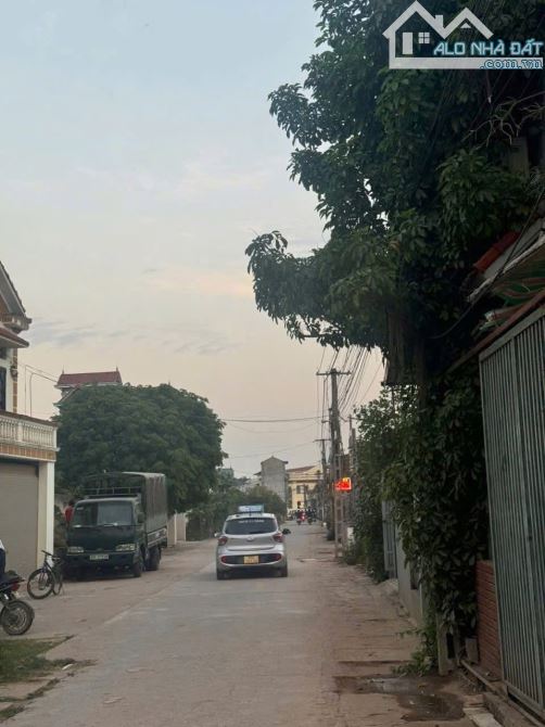 Lô trục chính thôn Ấp Kim ngưu xã Văn giang, Mặt tiền rộng 11m siêu đẹp