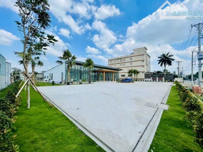 Cho thuê mặt tiền Xa Lộ Hà Nội . gần Quận 2. 2000m2 Mở showrrom xe.......