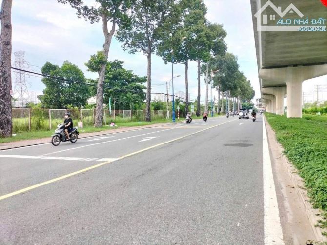 Cho thuê mặt tiền Xa Lộ Hà Nội . gần Quận 2. 2000m2 Mở showrrom xe....... - 1