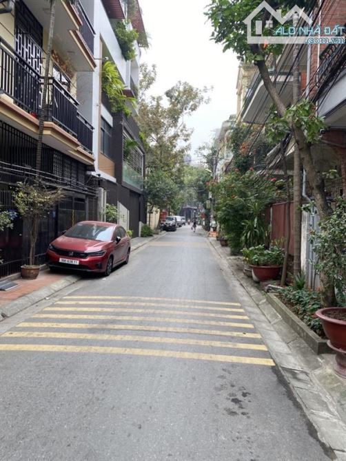 Cực Hiếm! 75m2 Tân Mai, Phân Lô, ô tô tránh, mt 5,5m. 20m ra mặt phố. nhỉnh 21 tỷ