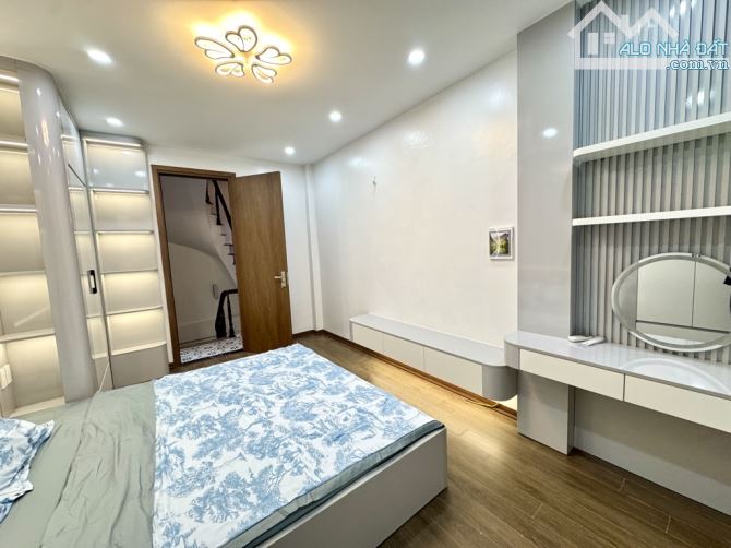 NHÀ ĐẸP GIẢI PHÓNG -ÔTÔ ĐỖ CỔNG -2 MẶT THOÁNG -VÀI BƯỚC RA PHỐ - 35M X 5T CHỈ HƠN 7 TỶ