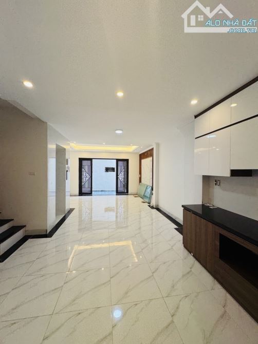 Ngon bổ rẻ, nhà đẹp Minh Khai 5 tầng thang máy, diện tích 65m chỉ hơn 9 tỷ.