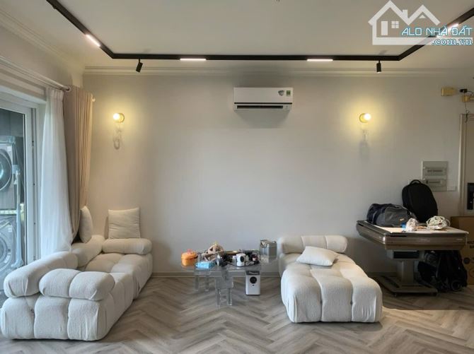 Bán Chung Cư Vườn Đào Lạc Long Quân DT 98m 2PN Full NT đẹp SĐCC Giá 7,5 tỷ ở luôn