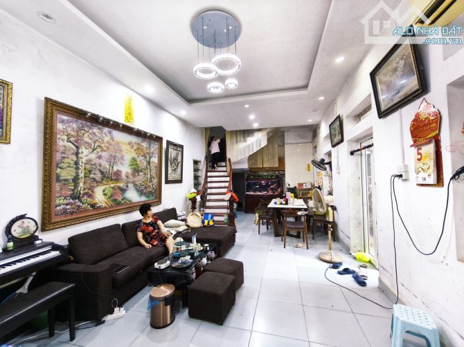 Bán gấp nhà Hai Bà Trưng 77m sổ đỏ riêng 2 thoáng chỉ 9.9 tỷ - 10m ra ô tô tránh