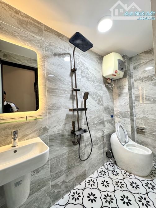 NHÀ ĐẸP GIẢI PHÓNG -ÔTÔ ĐỖ CỔNG -2 MẶT THOÁNG -VÀI BƯỚC RA PHỐ - 35M X 5T CHỈ HƠN 7 TỶ