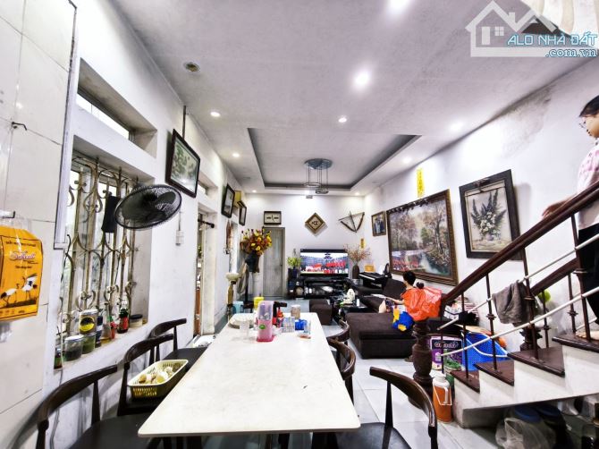 Bán gấp nhà Hai Bà Trưng 77m sổ đỏ riêng 2 thoáng chỉ 9.9 tỷ - 10m ra ô tô tránh