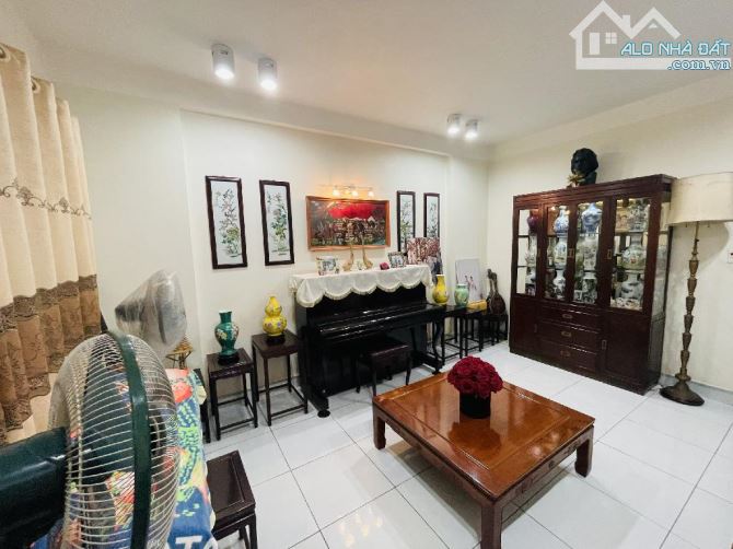 GIẢM GIÁ SỐC! NHÀ MỚI HỒ ĐỀN LỪ - FULL NỘI THẤT – VÀI BƯỚC Ô TÔ – 52M X 5 TẦNG, CHỈ 8 TỶ