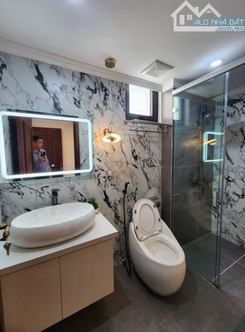 GÀ ĐẺ TRỨNG VÀNG TÒA CĂN HỘ DÒNG TIỀN 100TR/TH,ĐƯỜNG NGUYỄN TRÃI 70M2,MT 9M,7TẦNG 15,9TỶ.