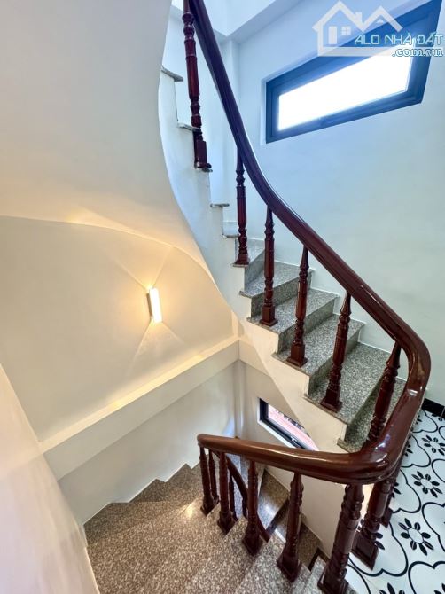 NHÀ ĐẸP GIẢI PHÓNG -ÔTÔ ĐỖ CỔNG -2 MẶT THOÁNG -VÀI BƯỚC RA PHỐ - 35M X 5T CHỈ HƠN 7 TỶ