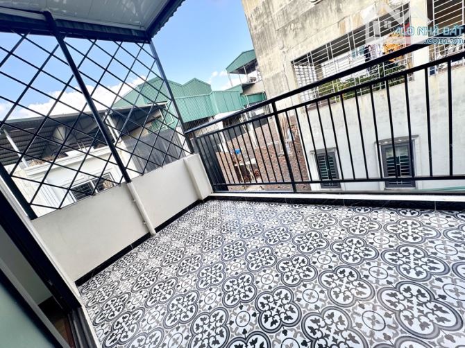 NHÀ ĐẸP GIẢI PHÓNG -ÔTÔ ĐỖ CỔNG -2 MẶT THOÁNG -VÀI BƯỚC RA PHỐ - 35M X 5T CHỈ HƠN 7 TỶ