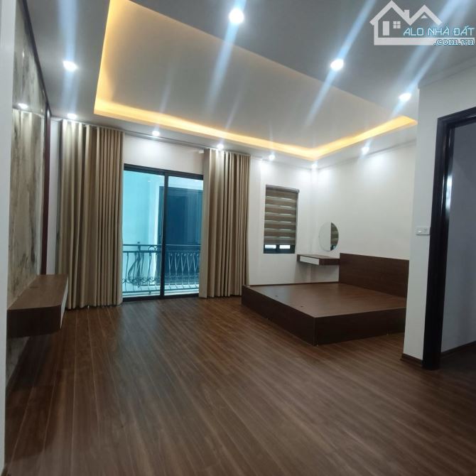 Bán căn nhà HOT ! Nhà mặt ngõ Trường Chinh, Ô tô tránh cách 20m, Tặng 100% NT, KD, 55m2*4T