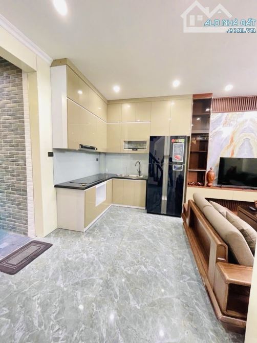 Bán nhà riêng ngõ 255 Lĩnh Nam 30m2 x 5 tầng Hoàng Mai. 3 bước chân ra mặt phố