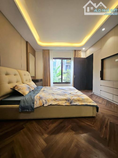 Vị trí vàng : 40m2 – mặt tiền 4m, 7 tầng thang máy, HOÀNG MAI – GỐC ĐỀ, Oto ngủ nhà !