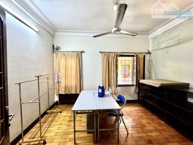 HOÀNG HOA THÁM - PHÂN LÔ Ô TÔ TRÁNH - NỞ HẬU - 2 THOÁNG - NHÀ DÂN XÂY KIÊN CỐ