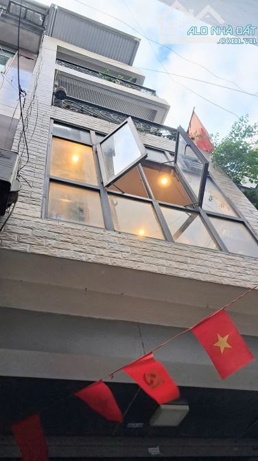 Bán nhà GIANG VĂN MINH, Kim Mã. Cách phố 10m, oto qua, kinh doanh. Hai thoáng trước sau