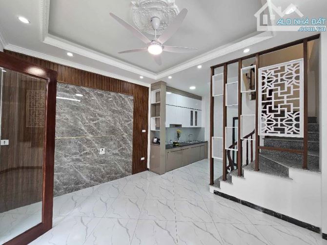 HIẾM Bán nhà Thanh Lân Hoàng Mai - 40m2 - 5 tầng - full đồ - 15m ô tô tránh nhú 7 tỷ