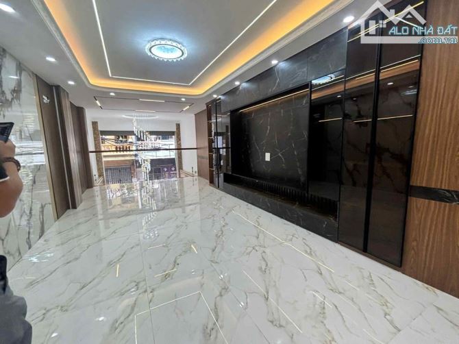 NÓNG SỐT! ĐỊNH CÔNG THƯỢNG 45M X 6T THANG MÁY VỪA Ở VỪA KD CHỈ HƠN 8 TỶ