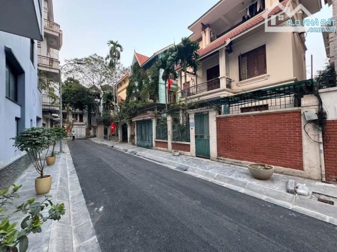 BÁN GẤP NHÀ LIỀN KỀ KĐT ĐỊNH CÔNG. 80M2 - 5 TẦNG. GARA Ô TÔ. KINH DOANH.