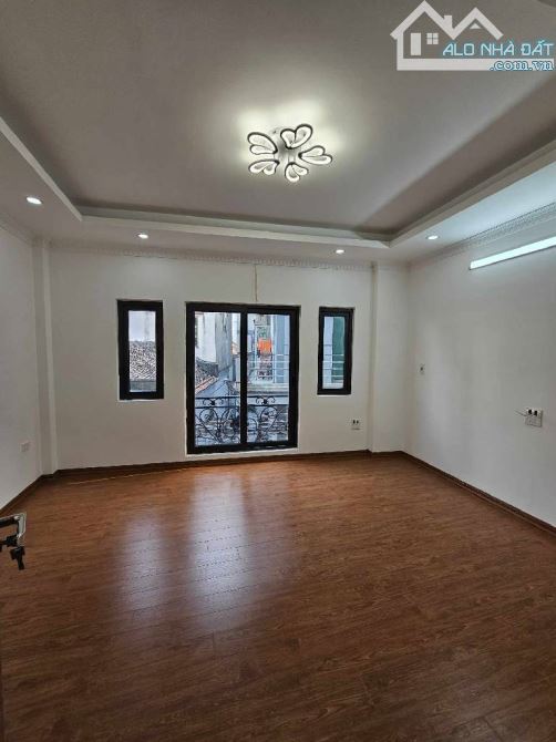 HIẾM Bán nhà Thanh Lân Hoàng Mai - 40m2 - 5 tầng - full đồ - 15m ô tô tránh nhú 7 tỷ