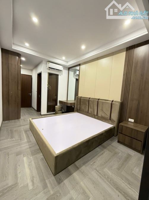 Bán nhà Trần Khát Chân ngã tư Lò Đúc, mới tinh full nội thất, 20m ra ô tô. Giá 10 tỷ