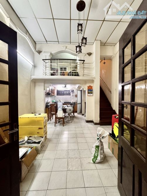 HOÀNG HOA THÁM - PHÂN LÔ Ô TÔ TRÁNH - NỞ HẬU - 2 THOÁNG - NHÀ DÂN XÂY KIÊN CỐ