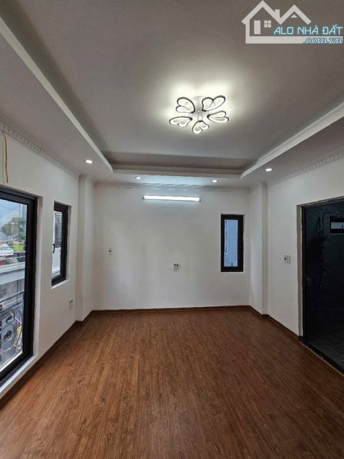 HIẾM Bán nhà Thanh Lân Hoàng Mai - 40m2 - 5 tầng - full đồ - 15m ô tô tránh nhú 7 tỷ