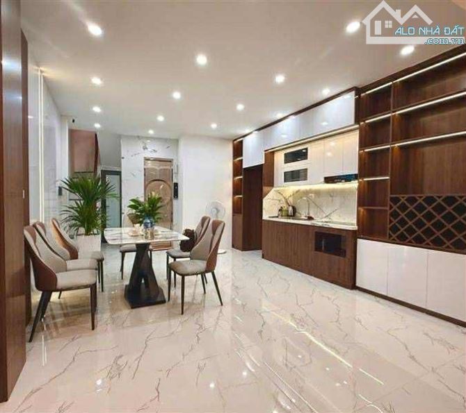 NÓNG SỐT! ĐỊNH CÔNG THƯỢNG 45M X 6T THANG MÁY VỪA Ở VỪA KD CHỈ HƠN 8 TỶ