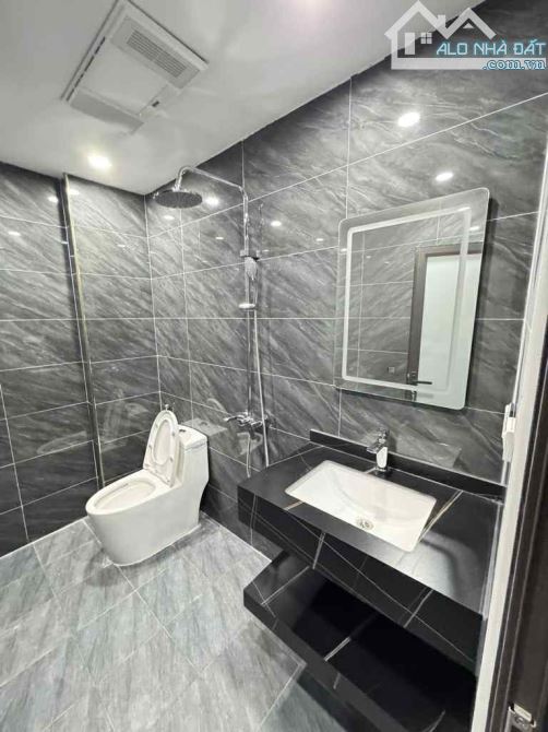 NÓNG SỐT! ĐỊNH CÔNG THƯỢNG 45M X 6T THANG MÁY VỪA Ở VỪA KD CHỈ HƠN 8 TỶ