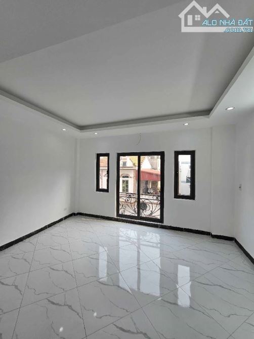 HIẾM Bán nhà Thanh Lân Hoàng Mai - 40m2 - 5 tầng - full đồ - 15m ô tô tránh nhú 7 tỷ