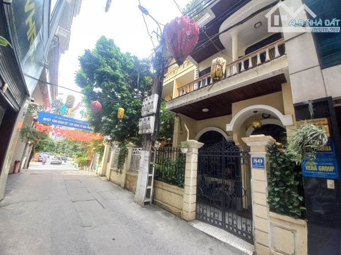 Bán biệt thự Cầu Giấy - Lô góc 3 thoáng - 155m - 4 tâng - MT 15M - Giá 40.5 tỷ