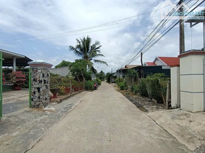 Bán đất Bình Lộc mặt đường bê tông nội thôn sát bên Hương Lộ 39 - giá rẻ xây nhà an cư