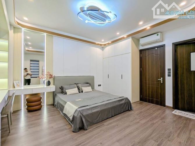 Mặt ngõ kinh doanh MINH KHAI – GỐC ĐỀ 45m2 – thang máy nhập khẩu, nhà mới kính coong !