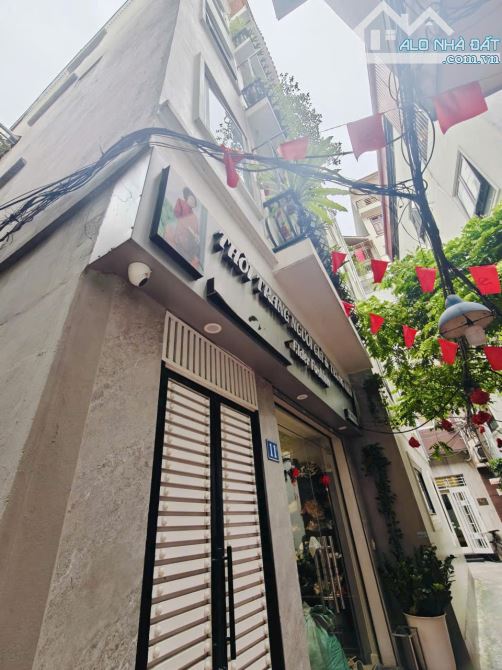 Hiếm, lô góc hai mặt sau ngõ 157 Pháo Đài Láng, sổ 60m2 x mtiền 5.3m dân xây. Giá 19 tỷ