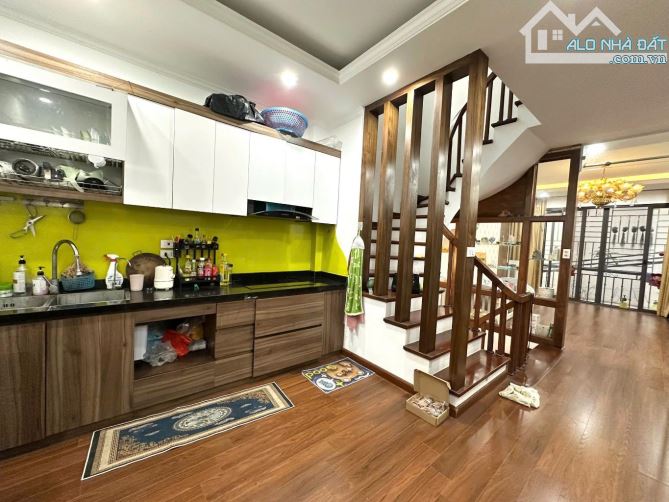 VÍP ĐỘI CẤN- MẶT NGÕ THÔNG- SÁT PHỐ- OTO NGỦ TRONG NHÀ-50m- 5 TẦNG-MT4,6m- Ô CHỜ THANG MÁY