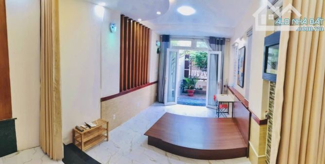 Bán CHDV cao cấp khang hiếm Mặt tiền Quận Phú Nhuận mà giá hẻm .Ngang 6.8m x12.91m, 5 lầu - 1