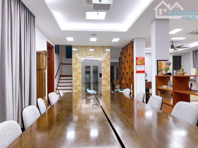 Bán căn biệt thự KĐT Linh Đàm 230m 5T thang máy - Căn góc - Vỉa hè 68 tỷ