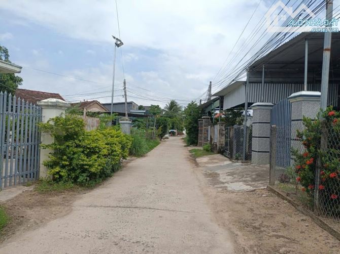 Bán đất Bình Lộc mặt đường bê tông nội thôn sát bên Hương Lộ 39 - giá rẻ xây nhà an cư - 1
