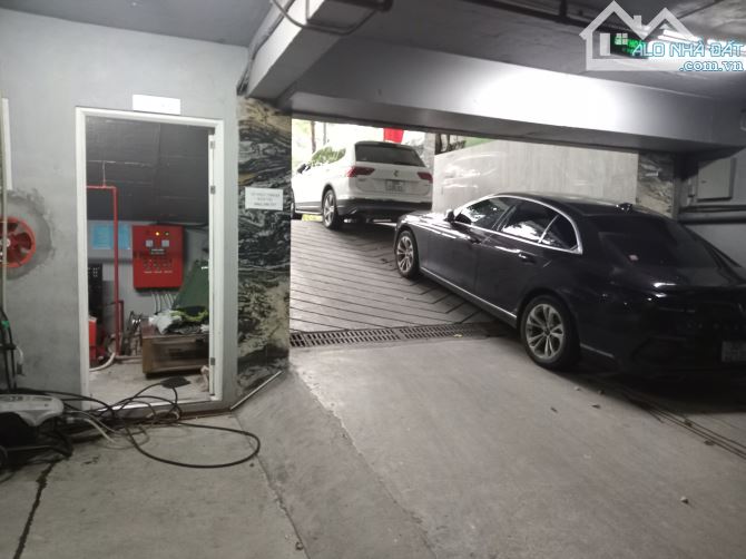 Bán tòa nhà Văn phòng mặt phố Trương Định 420m2 x 10 tầng, mặt tiền 16m Giá 185 tỷ