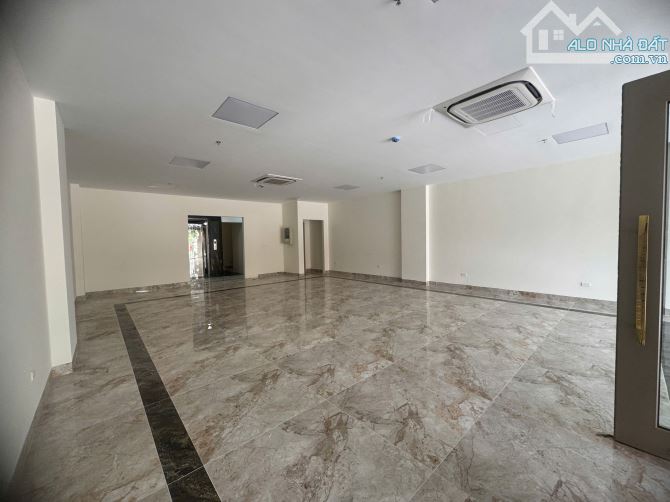 Toà Văn Phòng Đẹp mê ly Mỹ Đình, 160m2, 8 tầng, mặt tiền 8m.