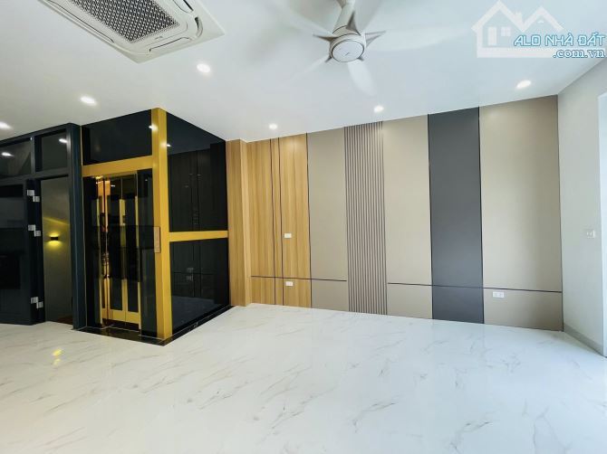 Bán siêu phẩm mặt phố - Hai Bà Trưng - 73m2 x 5 tầng thang máy- Kinh doanh sầm uất
