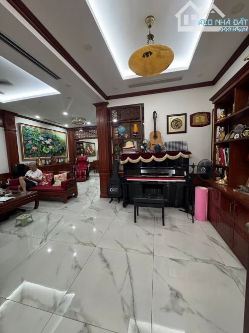 Hiếm!! Oto vào 1 nhà ra Phố Vũ Trọng Phụng ngõ thông kdoanh, 105m2 x mtiền 7m. Giá 41.6 tỷ