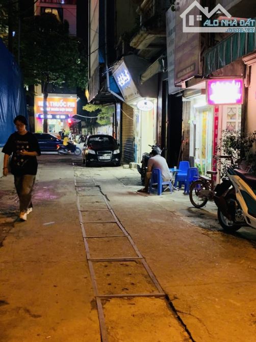 VÍP ĐỘI CẤN- MẶT NGÕ THÔNG- SÁT PHỐ- OTO NGỦ TRONG NHÀ-50m- 5 TẦNG-MT4,6m- Ô CHỜ THANG MÁY